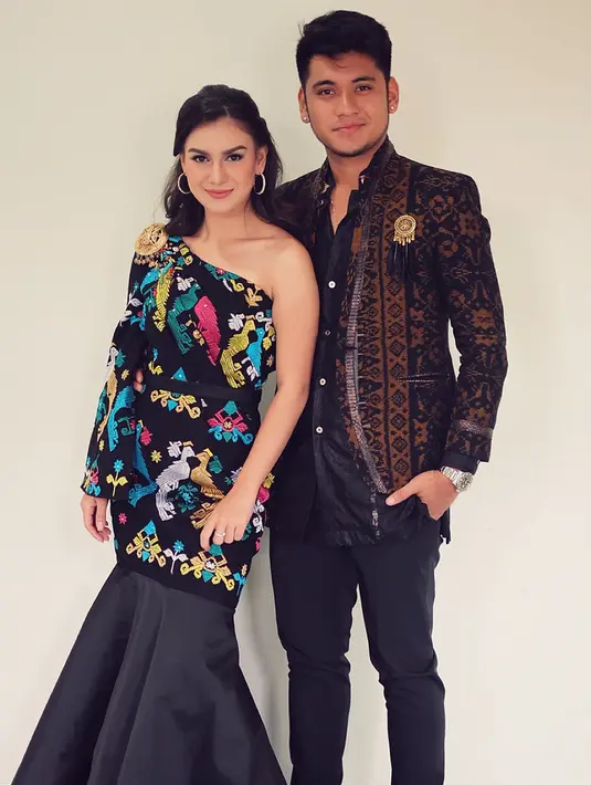 Selanjutnya adalah saat Ibel dan Giorgino Abraham menghadiri sebuah acara. Ibel begitu menawan dengan dressnya. Paras cantik Ibel seperti Barbie pastinya. (Instagram/_irishbella_)