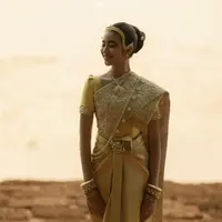 Puteri Kamboja, yakni Jenna Norodom, berhasil mencuri perhatian publik. Ia memiliki paras yang memesona. [Foto: Instagram/ jnnanrdm]