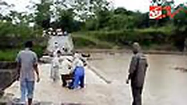 Lahar Dingin Merapi Putuskan Jalan Antardesa