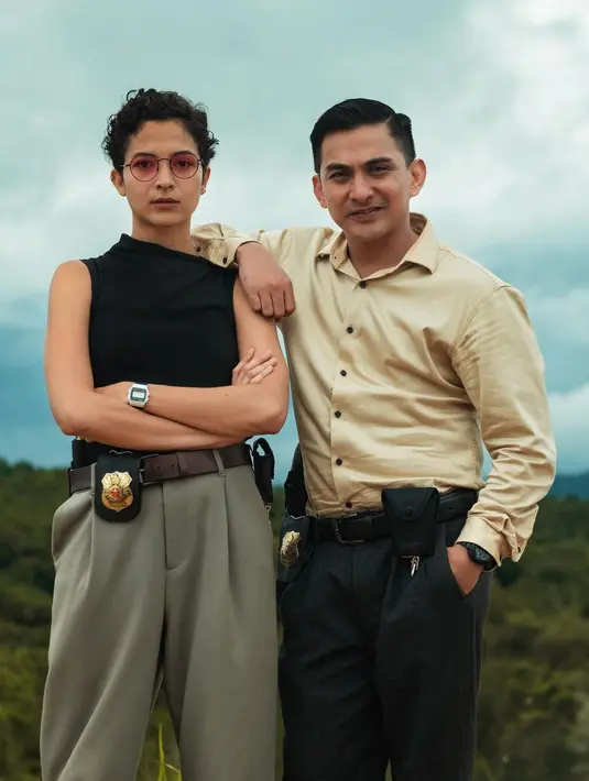 Putri Marino terlihat totalitas mengubah penampilannya dari gaya busana maupun gaya rambut [@putrimarino]