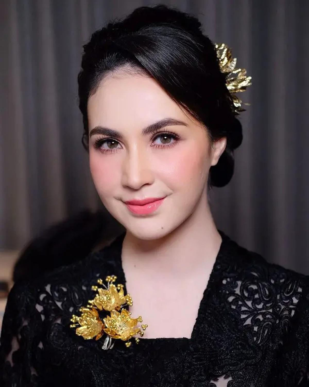 8 Artis Rayakan Hari Kartini 2025 dengan Kebaya, Dian Sastro hingga Dewi Perssik