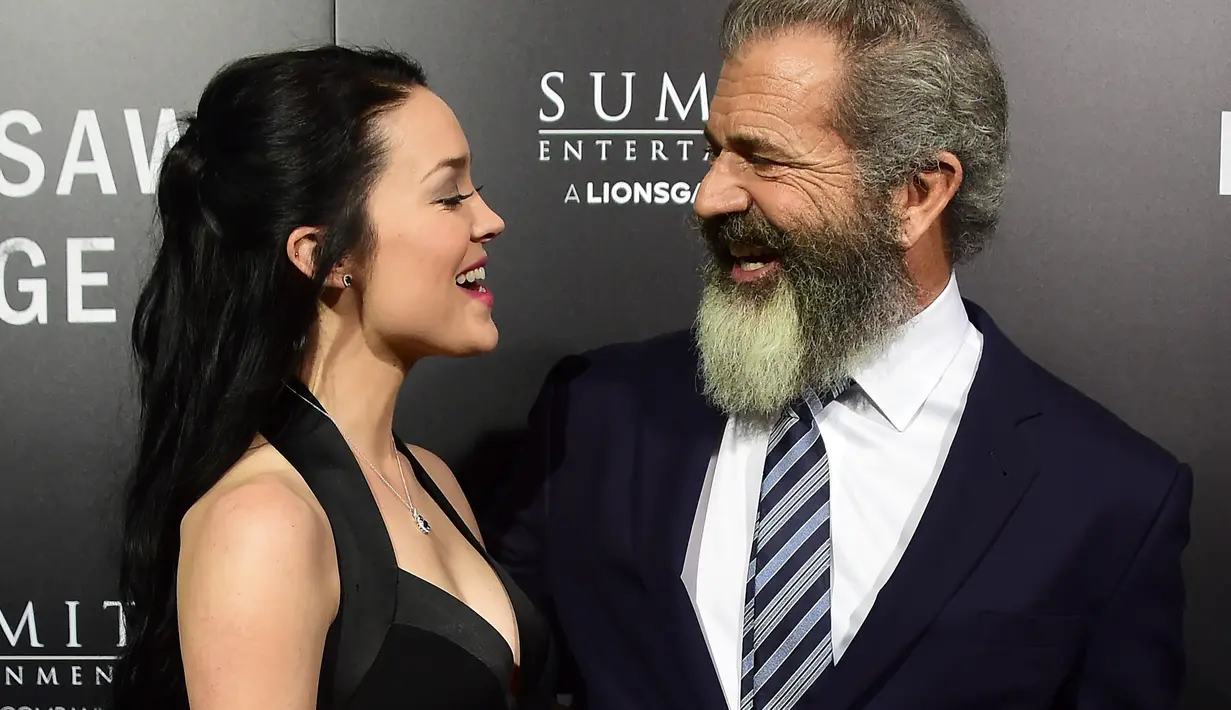 Mel Gibson, seorang sutradara film yang menuai sorotan publik karena penantian anak ke-9 nya bersama sang kekasih, Rosalind Ross. Kabarnya ia juga akan memperoleh penghargaan di Hollywood Film Awards pada 6 November mendatang. (AFP/Bintang.com)