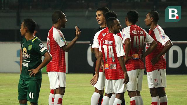 Persebaya Surabaya vs Persipura Jayapura