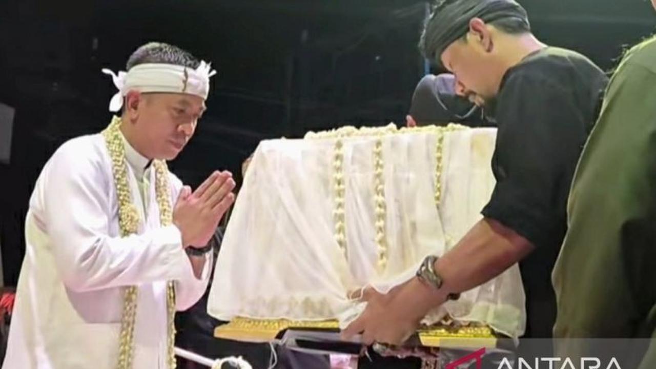 Mahkota Binokasih: Simbol Kasih Sayang Pemimpin dan Rakyat Menurut Bupati Karawang