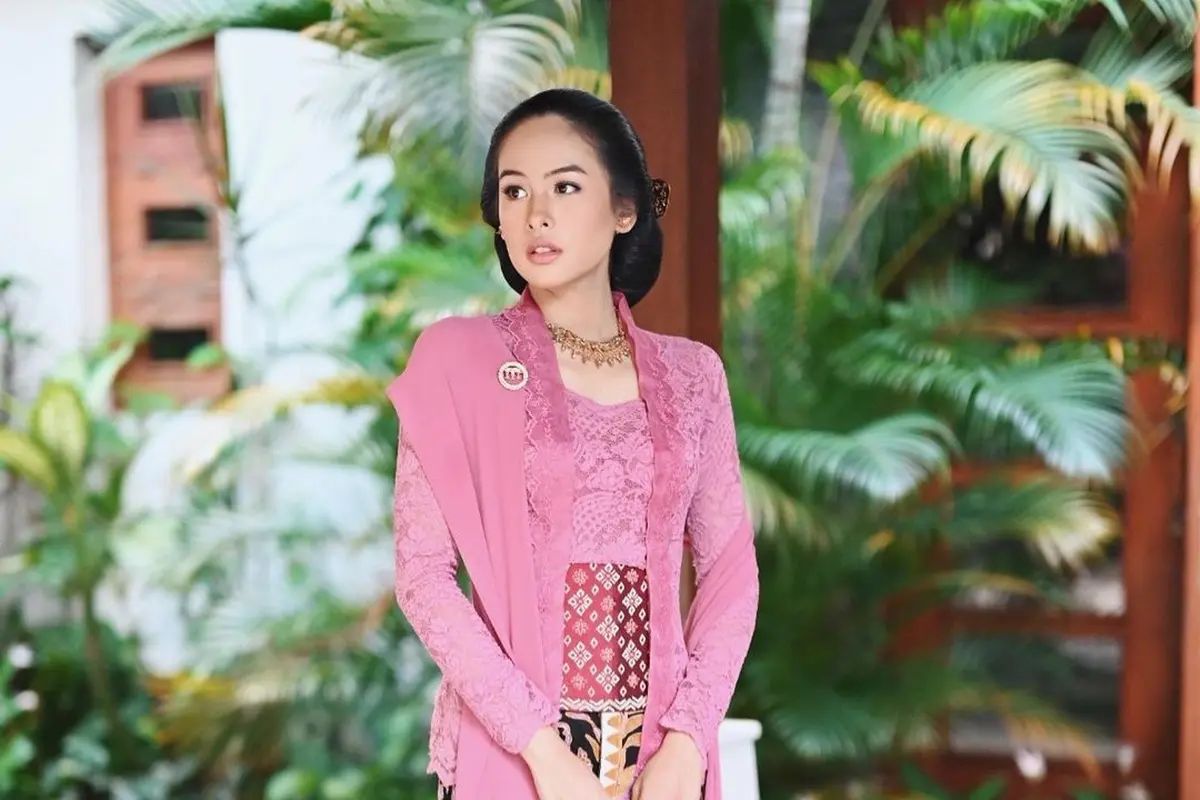 Kebaya Maudy Ayunda