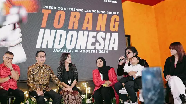 Atta Halilintar bersama Aurel Hermansyah dan Ameena (https://www.instagram.com/p/C-t3PzRPPUi/?img_index=7)