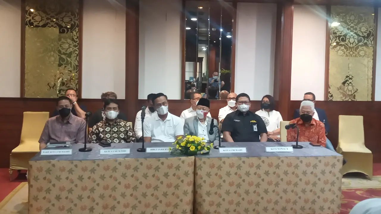Jajaran Direksi InJourney dan Direksi perusahaan anggota InJourney  dalam konferensi pers, Senin (13/12/2021).