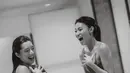 Dalam potret bersama, kemiripan keduanya juga semakin terlihat. Bentuk wajah, garis rahang, hingga ekspresi ketika berpose membuat Jennifer dan Patricia sekilas terlihat seperti kakak-adik [@patriciagouw]