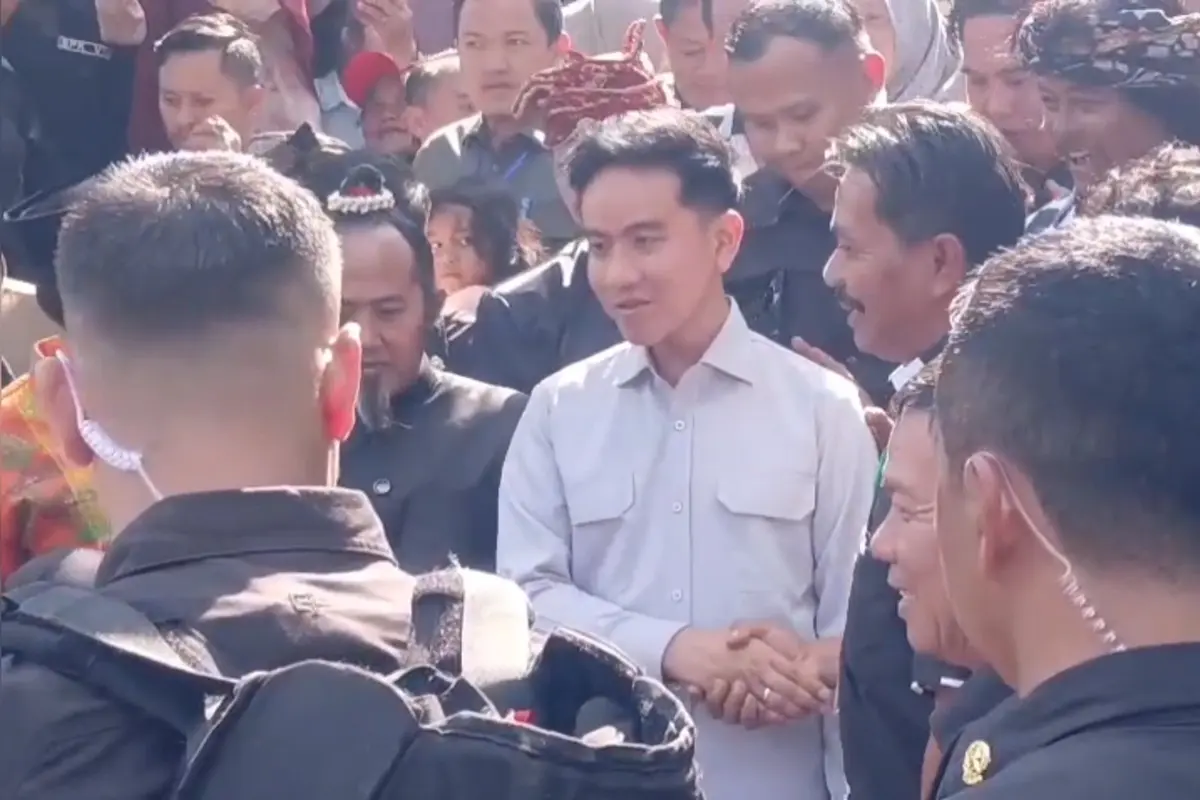 Gibran Datangi Warga Lampung Timur, Sampaikan Permintaan Maaf Jokowi usai Kunjungan Batal