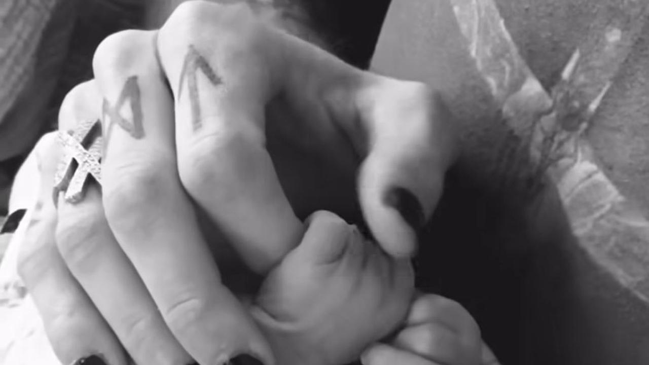 Megan Fox Melahirkan Anak Perempuan, Kisah Asmara dengan Gun Kelly yang Putus Nyambung Jadi Sorotan