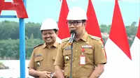 Gubernur Jawa Barat Ridwan Kamil mengisahkan kalau air irigasi dari Bendungan Sadawarna lebih banyak mengairi ke daerah Kabupaten Indramayu dan Kabupaten Subang. Padahal, lokasi pembangunannya juga masuk ke wilayah Kabupaten Sumedang.