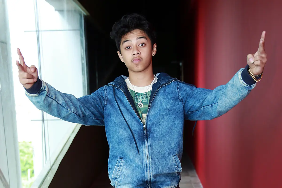 [Bintang] Bastian Steel