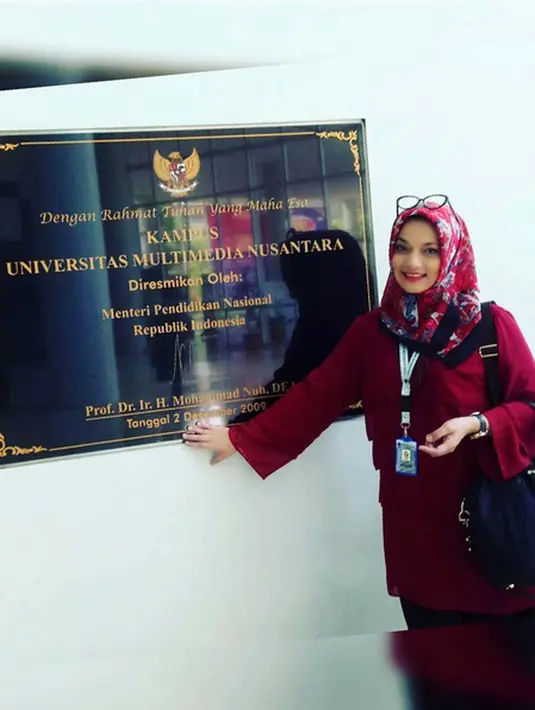 Kamis (13/10/2016) Marissa didampingi kuasa hukumnya melaporkan Titing ke Polda Metro Jaya. Menurut informasi  yang didapat, Titing masuk sebagai DPO (daftar pencarian orang) atas 3 tuntutan pidana di Kendari, Sulawesi Tenggara. (Instagram/marissahaque)