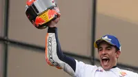Pembalap Repsol Honda, Marc Marquez, bahagia bisa berbarengan meraih gelar di GP Prancis bersama adiknya, Alex. (AFP/Jean-Francois Monier)