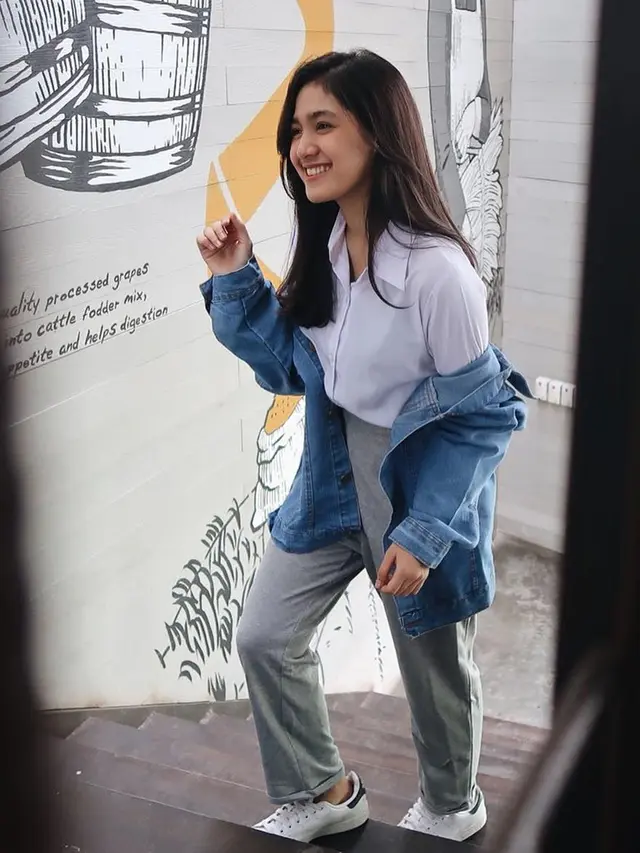 FOTO: Gaya Cut Syifa Saat Pakai Denim, Tampil Trendi