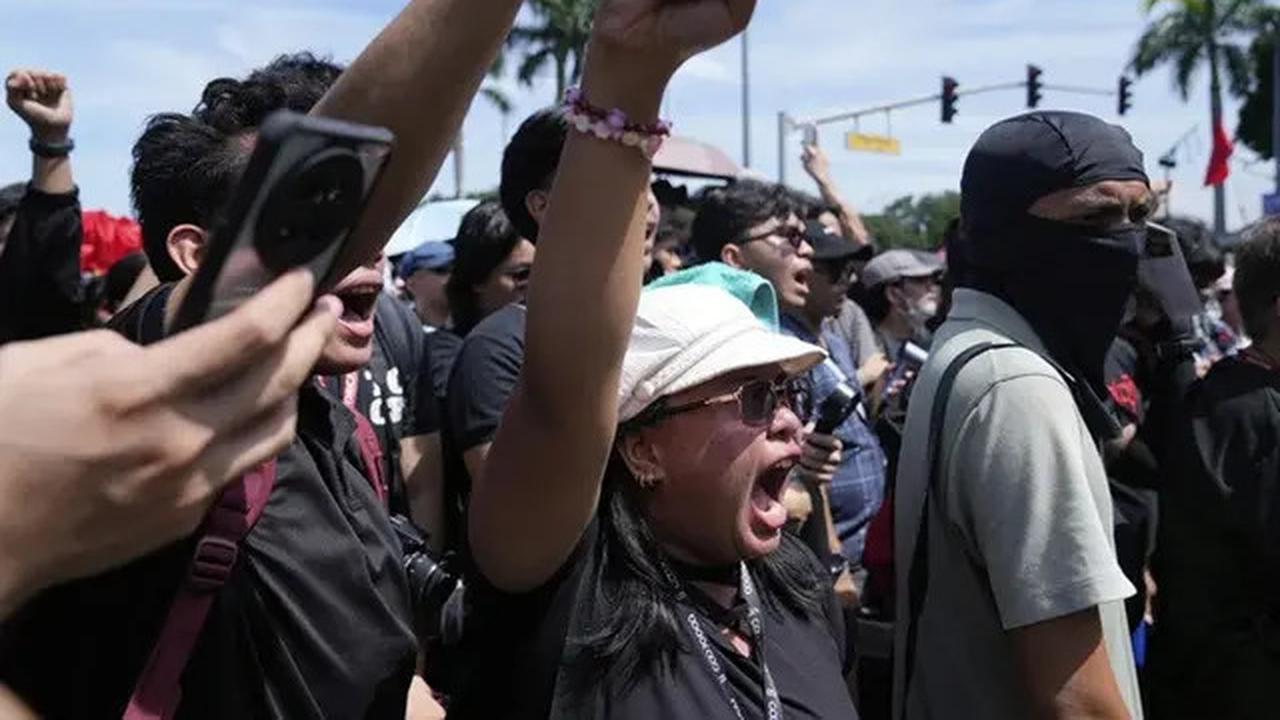 Demo Anti Korupsi di Filipina Diwarnai Ricuh, Puluhan Orang Ditangkap dan Terluka