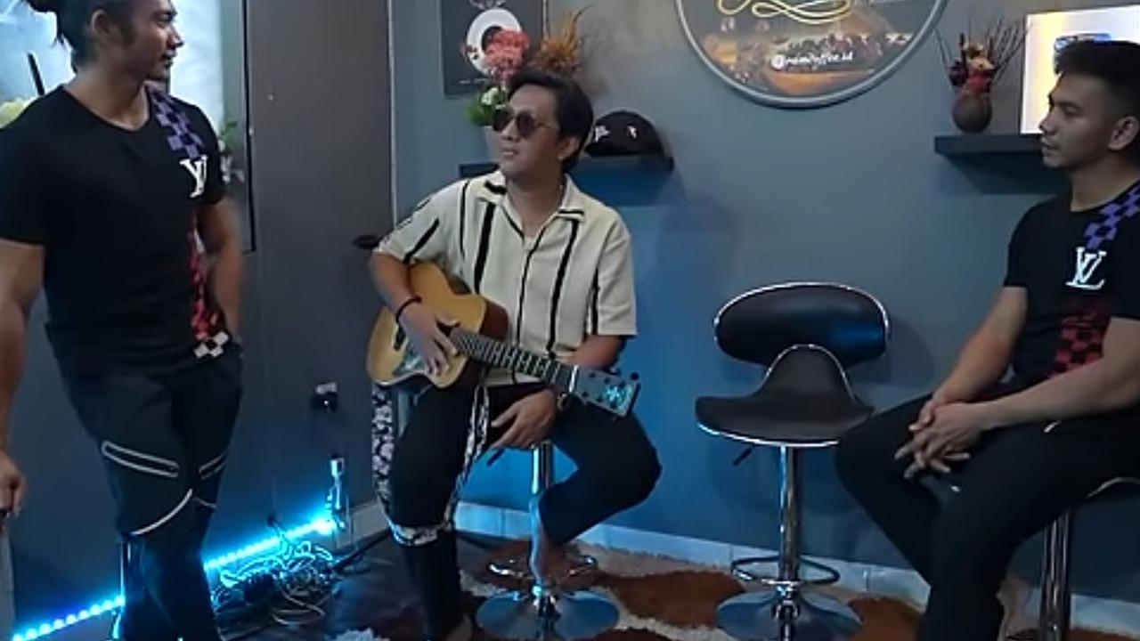 Sidak Rumah Mewah Rizki dan Ridho, Andre Taulany Bengong di Dalamnya Ada Mesin Jahit Jadul 'Aduh di Rumah Nenek Gue Masih Ada'