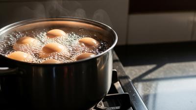 5 Cara Memanfaatkan Sisa Air Rebusan Telur untuk Keperluan Rumah Tangga yang Tepat