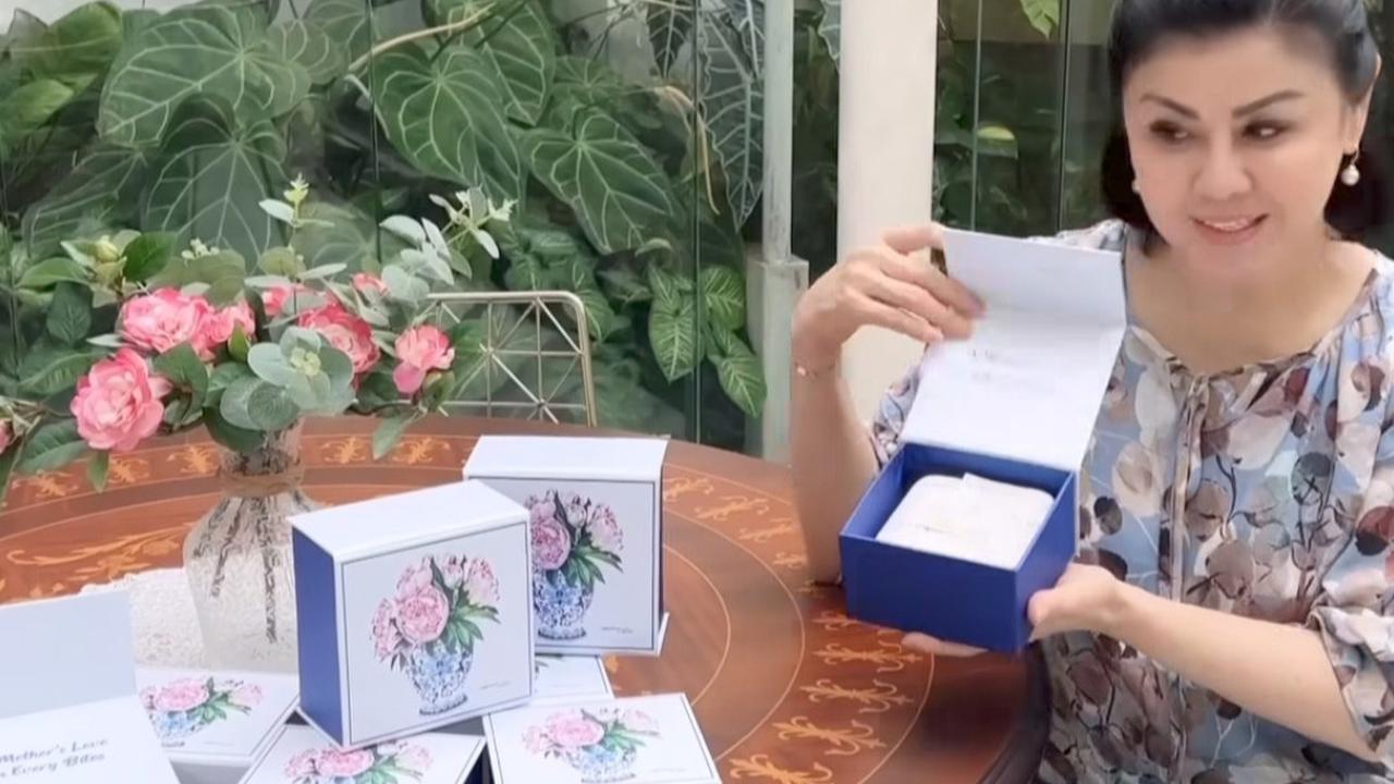 5 Potret Kebun Bunga Mawar Desiree Tarigan di Halaman Belakang Rumah, Bunga Bermekaran Warna-warni Sangat Cantik