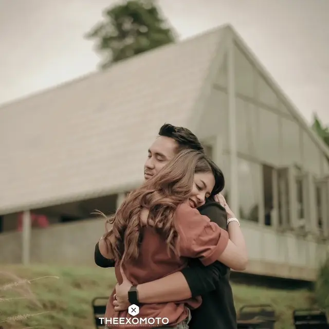 Gaya Pemotretan Post Wedding Jenita Janet dan Danu Sofwan, Curi Perhatian. (Sumber: Instagram/jenitajanet dan Instagram/danu_sofwan)