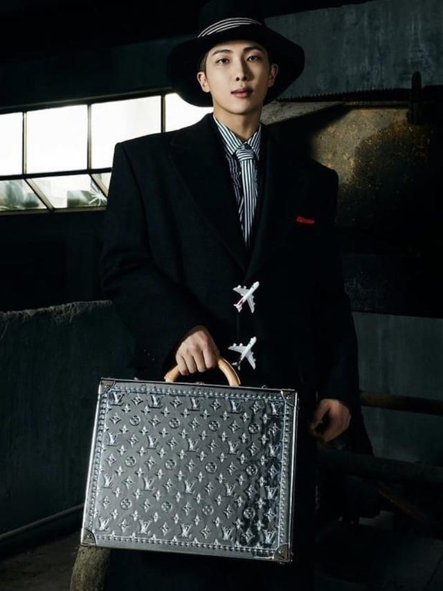 BTS Tampil Menjadi Model Pakaian Pria Louis Vuitton Fall/Winter 2021