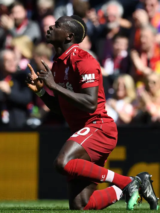 Striker Liverpool Sadio Mane berselebrasi usai mencetak gol ke gawang Wolverhampton Wanderers dalam lanjutan Liga Inggris di Stadion Anfield, Liverpool, 12 Mei 2019. Pemain asal Senegal ini akan membela Liverpool menghadapi Tottenham Hotspur di final Liga Champions 2019. (REUTERS/Phil Noble)