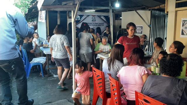 Sekitar 150 porsi nasi campur diborong Ditraktir Indosiar dari Warung Oma Enci