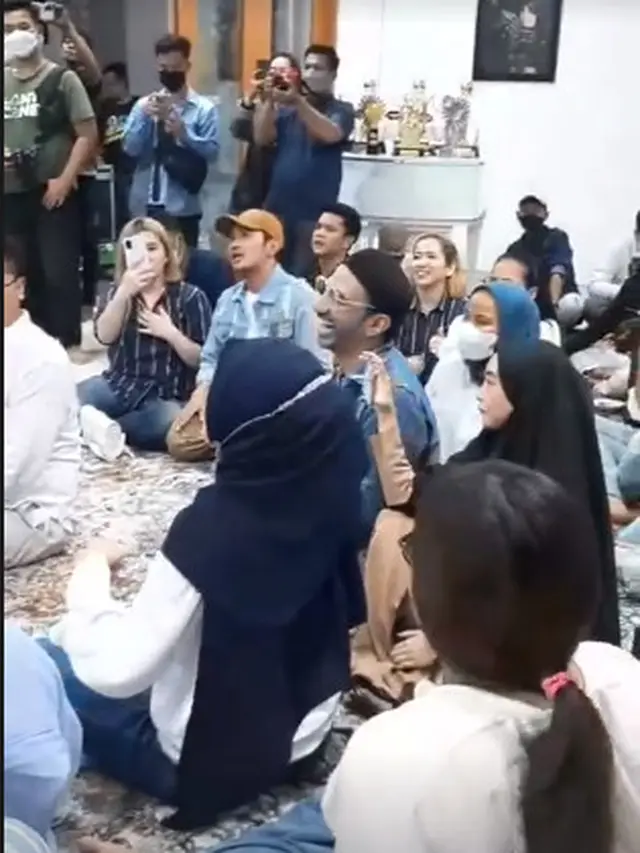 7 Momen Lesty Kejora Reuni Bareng Jebolan D'Academy, Digelar di Rumahnya