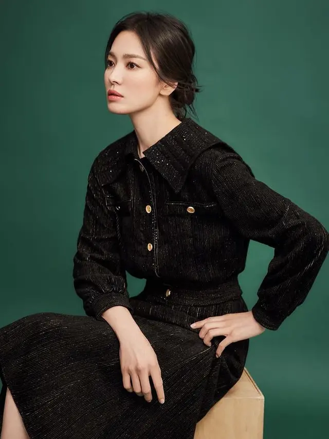 5 Pesona Song Hye Kyo Jadi Lady Boss dengan Outfit Kerja Serba Tweed yang Trendy