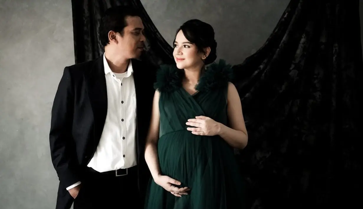 "Terimakasih semua atas doa dan dukungan nya, semoga Allah membalas segala kebaikan kalian dengan keberkahan dan kebahagiaan," tulis Rico Hidros. (Instagram/angelicasimp.new)