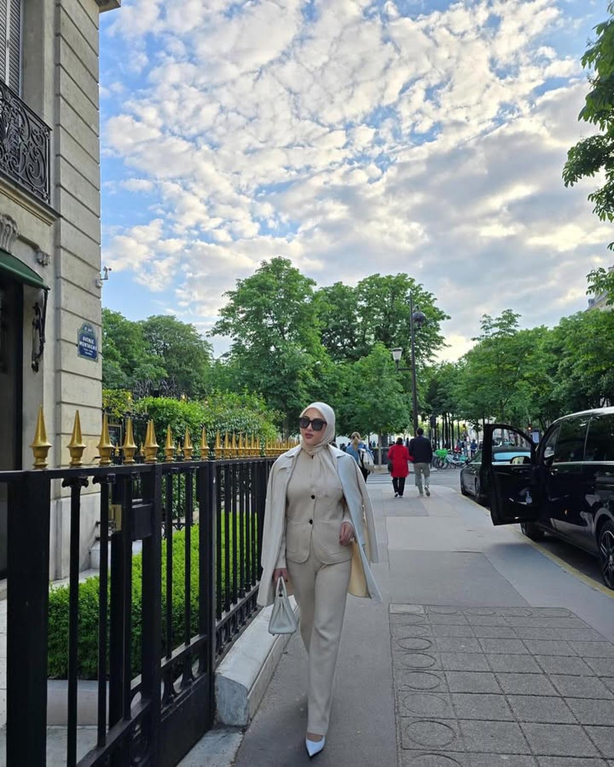 Sederet Potret Syahrini dan Reino Barack Asyik Liburan di Paris, Jalani Private Shopping yang Mewah
