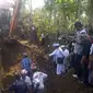 Pembongkaran kuburan massal eks anggota PKI di Jembrana, Bali. (Liputan6.com/Dewi Divianta)