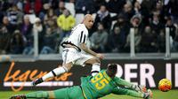 Simone Zaza cetak gol ke gawang Hellas Verona (REUTERS/Giorgio Perottino)