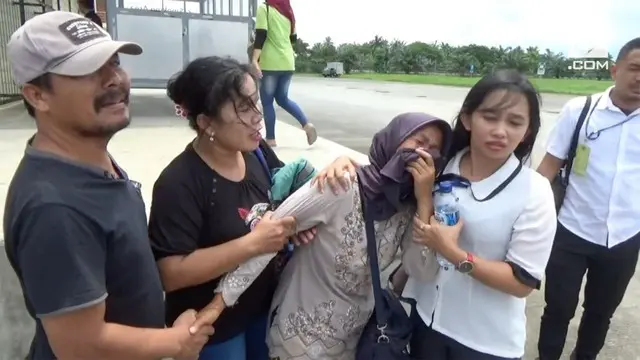 Dua dari lima korban tabrakan bus karyawan di Penang, Malaysia tiba di Kualanamu, Sumatera Utara.