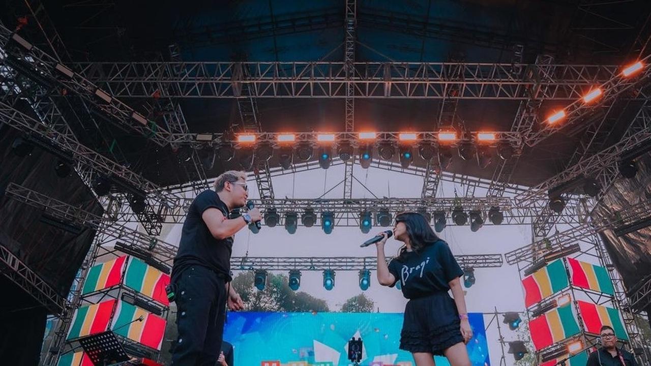 Memiliki Wajah Cantik dan Suara Yang Merdu