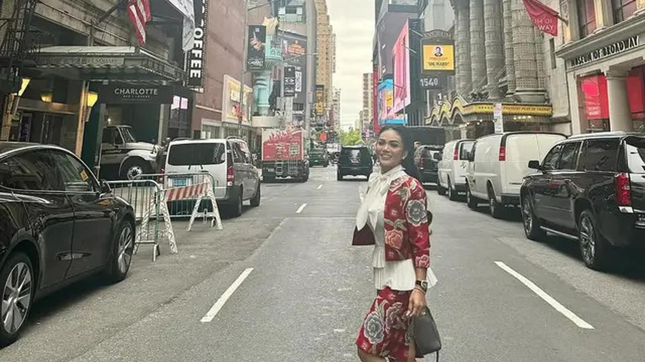 8 Inspirasi Batik dan Kebaya Merah Putih ala Kris Dayanti, Cocok untuk Hari Kemerdekaan 17 Agustus 1945 HUT RI ke-80