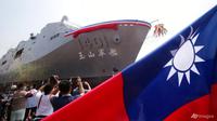 Kapal pengangkut Yushan saat upacara peluncuran dermaga transportasi amfibi pribumi pertamanya di Kaohsiung, Taiwan selatan, 13 April 2021. (Foto: AP / Chiang Ying-ying)