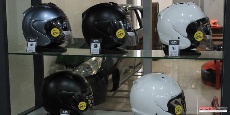 Carglos Indonesia Bisa Kustom Grafis dan Warna Helm Arai Berita