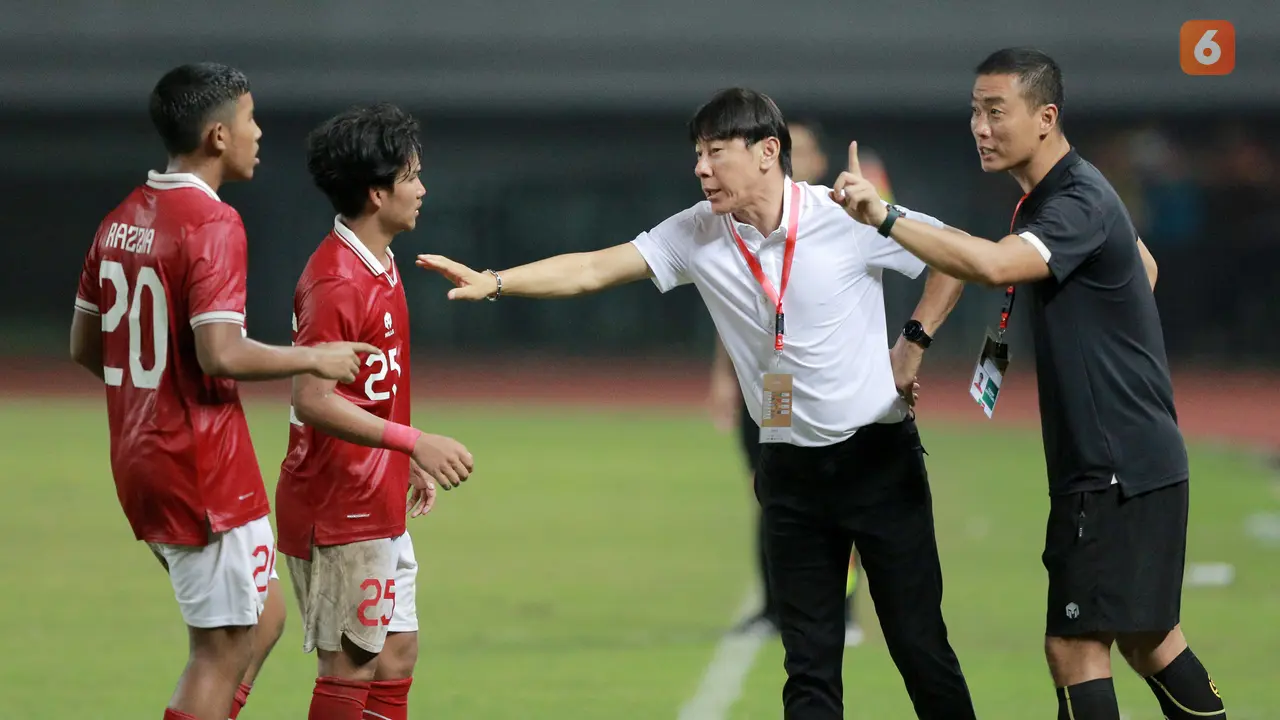 Foto: Ekspresi Serius Shin Tae-yong meski Timnas Indonesia U-19 Menang Banyak atas Brunei Darussalam di Piala AFF U-19 2022