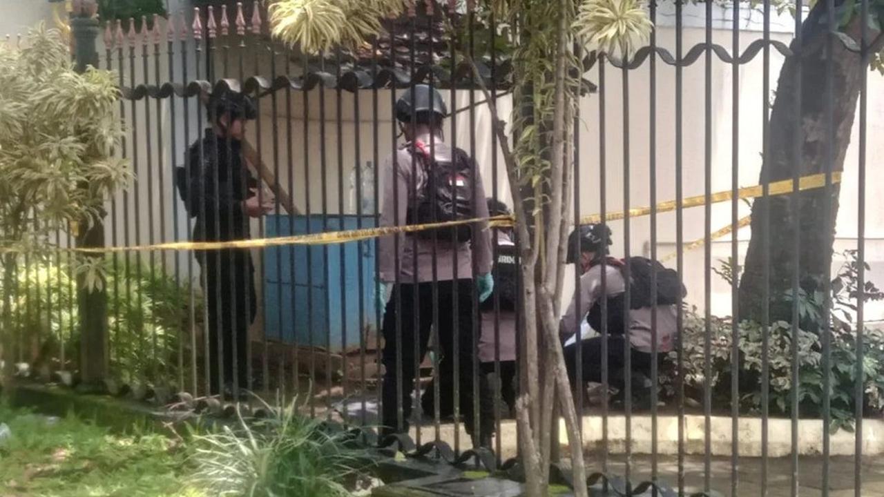 Warga Kampung Jetisharjo, Cokrodiningratan, Kecamatan Jetis, Kota Yogyakarta, Daerah Istimewa Yogyakarta (DIY) menemukan sebuah mortir.