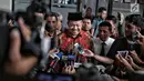 Wakil Ketua DPR Fahri Hamzah memberi keterangan kepada wartawan usai menjadi saksi sidang lanjutan kasus penyebaran berita bohong atau hoaks dengan terdakwa Ratna Sarumpaet di PN Jakarta Selatan, Selasa (7/5/2019). (Liputan6.com/Faizal Fanani)