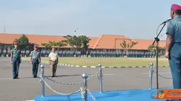 Citizen6, Surabaya: Ribuan prajurit, Pegawai Negeri Sipil dan prajurit siswa Kobangdikal mengikuti upacara tujuh belasan Juli 2012 yang digelar di Lapangan Laut Maluku, Bumimoro, Surabaya, Selasa (17/7). (Pengirim: Penkobangdikal)