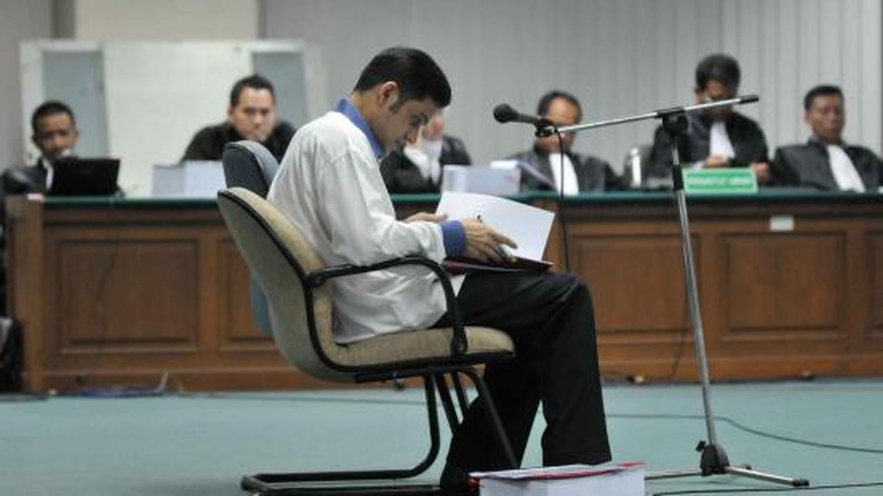 Merasa dizalimi, Nazaruddin menangis