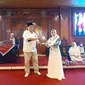 Wali Kota Mojokerto Ning Ita menerima penghargaan Tokoh Muda Nahdliyin Inspiratif Jatim 2022 dari Forkom Jurnalis Nahdliyin. (Istimewa)