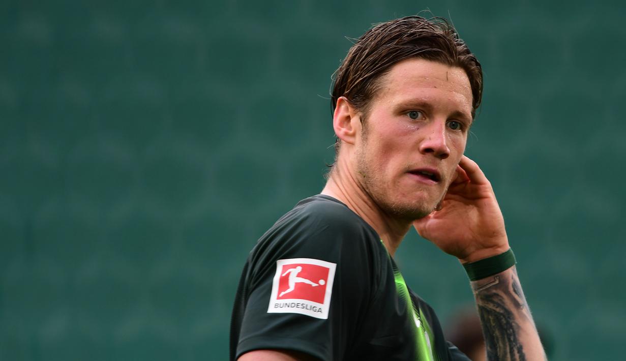 5. Wout Weghorst (14 gol) - Wout Weghorst mampu menunjukan penampilan apiknya di beberapa laga Wolfsburg. Weghorst telah mengkoleksi 14 gol di musim ini. (AFP/Swen Pfortner/pool)
