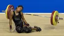 Atlet angkat besi putri Venezuela, Rodriguez Gomez, pingsan saat mengangkat barbel seberat 106 kg, hingga langsung ambruk saat bertanding di Pan Am Games, Ontario, Kanada, 12 Juli 2015. (Dailymail)