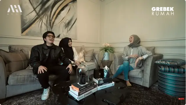 Potret Ruang Tamu Rumah Olla Ramlan (YouTube AH)