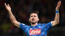 4. Fabian Ruiz (Napoli) - Ruiz menjadi tengah banyak diminati klub besar Eropa berkat penampilan apiknya bersama Napoli di musim ini. Gelandang berusia 24 tahun ini mampu menjaga ritme aliran bola Napoli dari lini belakang ke depan. (AFP/Marco Bertorello)