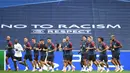 Pemain Paris Saint-Germain (PSG) menjalani sesi latihan jelang menghadapi Atalanta pada babak perempat final Liga Champions 2019/2020 di Estadio Da Luz, Kamis (12/8/2020). PSG akan melawan Atalanta untuk menentukan siapa yang lolos ke semi final. (AFP/David Ramos/various sources)