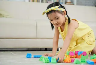 Strategi sederhana menjaga waktu istirahat anak tetap teratur dan sehat selama liburan. (Foto: pressfoto/Freepik)